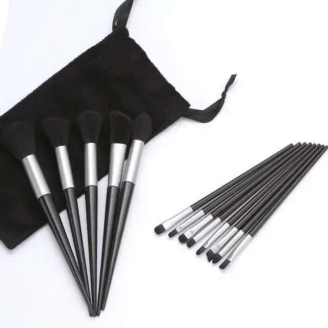 Soft fluffy makeup brushes set with pouch for flawless application.