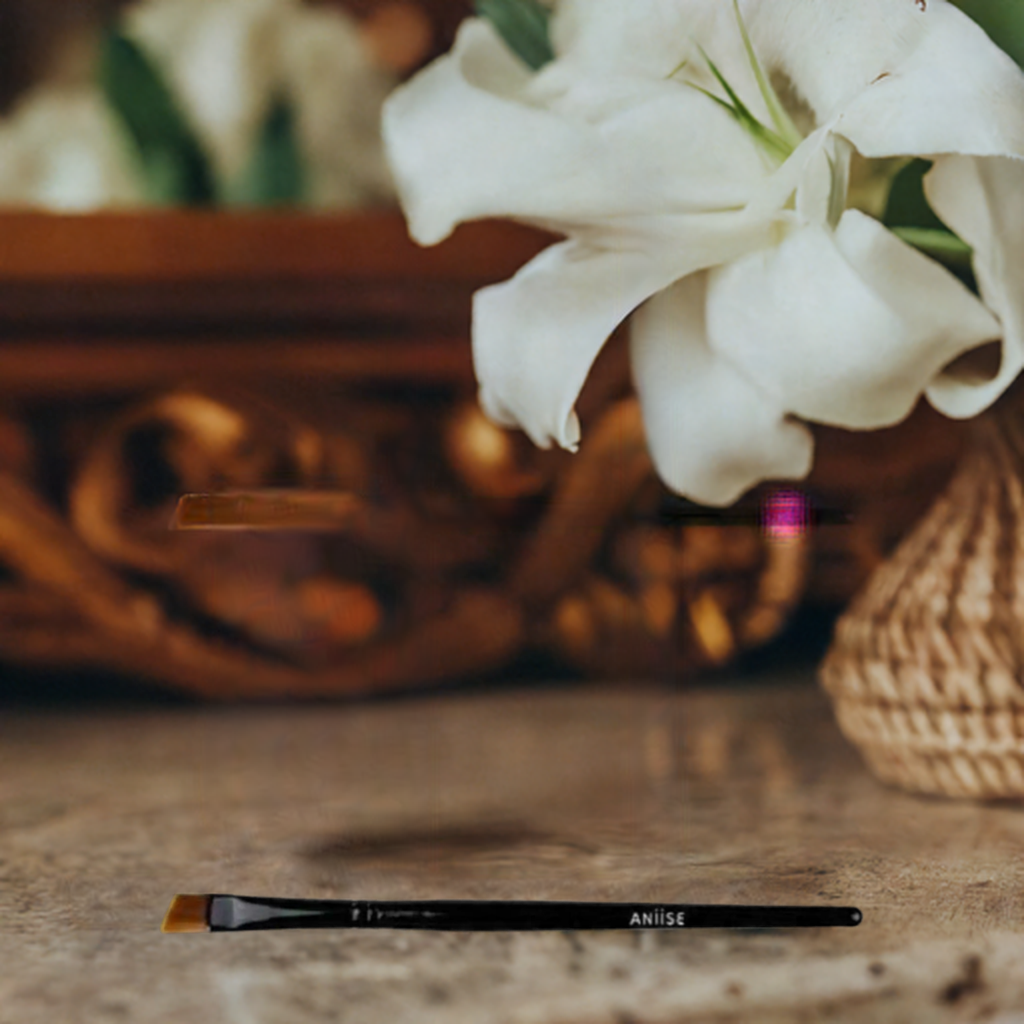 Flat Angled Synthetic Eyeliner Brush